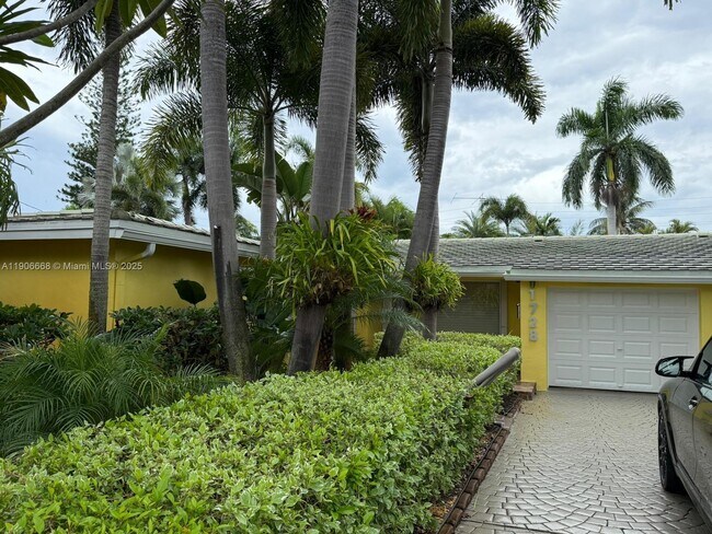 Building Photo - 1728 NE 39th St