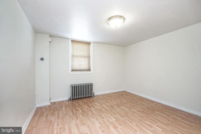 Building Photo - 916 Catharine St