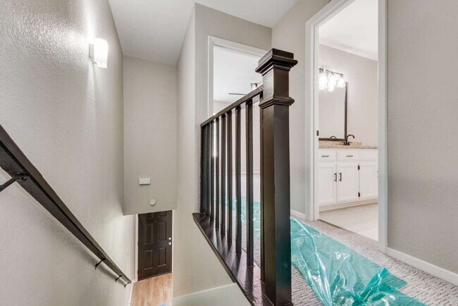 Building Photo - Completely Remodeled Triplex Unit 2 bed 1....