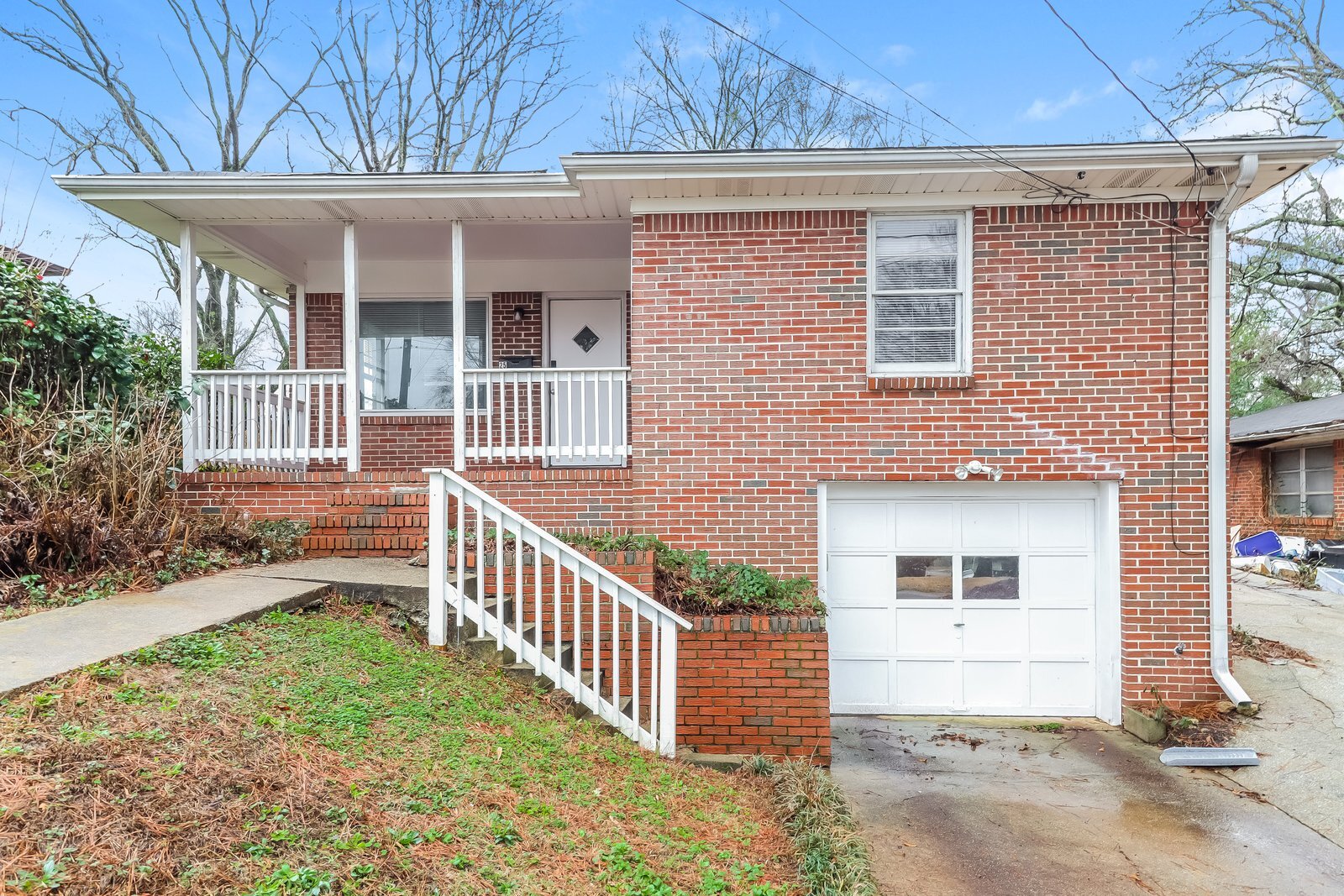 Building Photo - 25 10th Ave SW