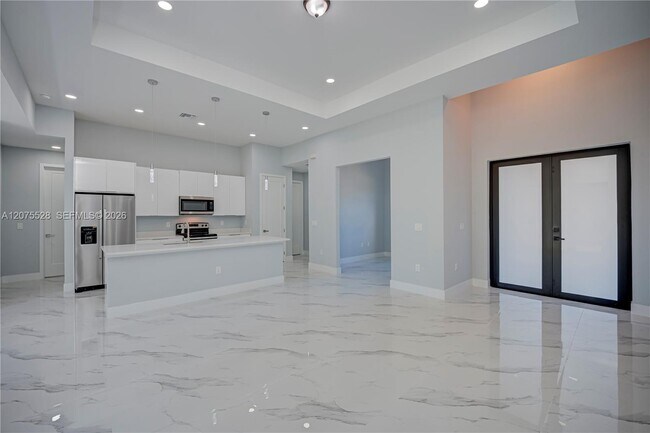 Building Photo - 872 Spaulding St E