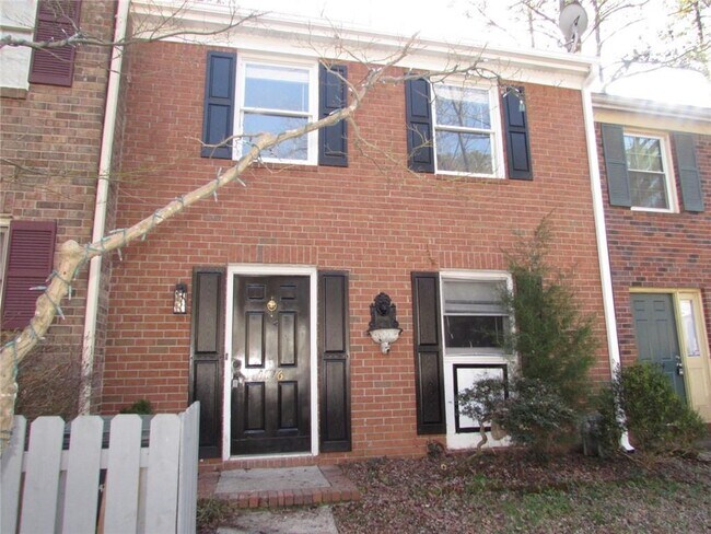 Building Photo - 1716 Twin Brooks Dr SE