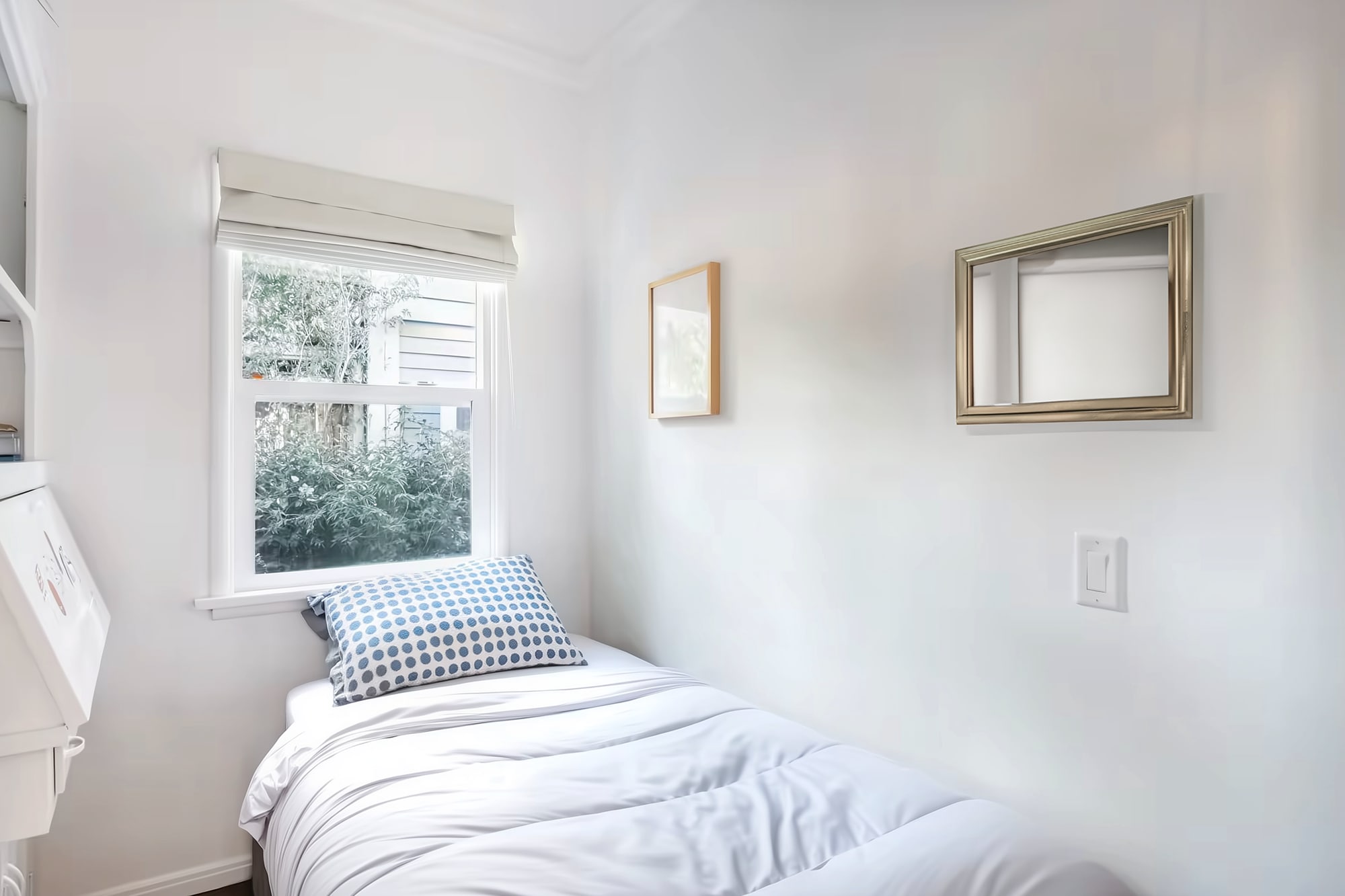 3rd room: Tiny bedroom or office - 829 Superba Ave