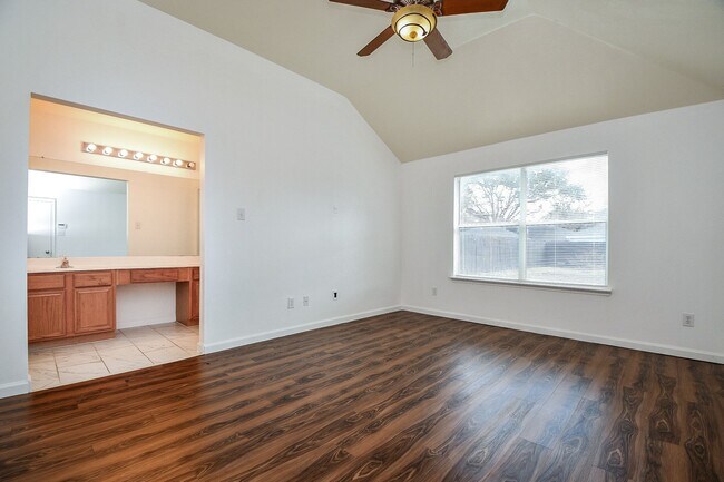 Building Photo - 9039 Martin Heights Dr