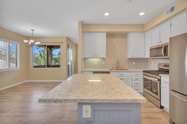 Building Photo - 3183 Dehesa Rd