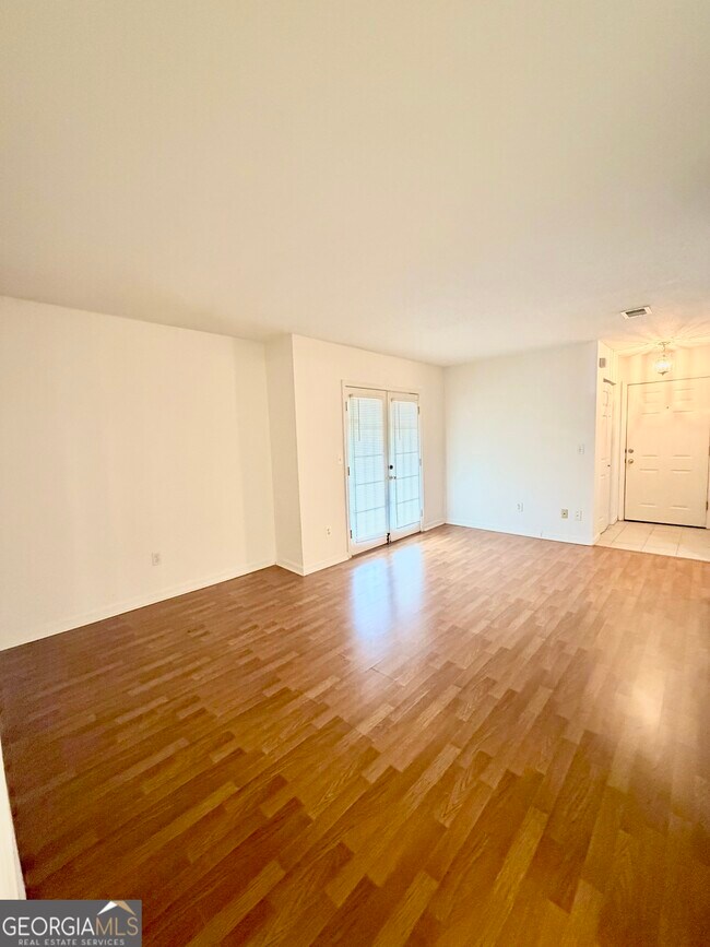 Building Photo - 3595 Woodbriar Cir