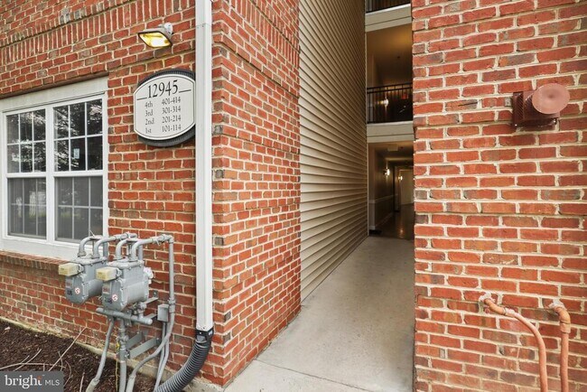 Building Photo - 12945 Centre Park Cir