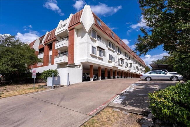 Building Photo - 3115 Helms St