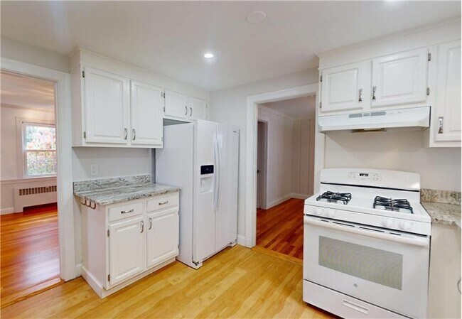 Building Photo - 33 Jackson St