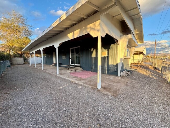 Building Photo - Home by Rotary Park!