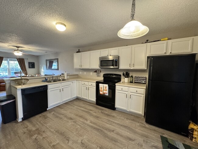 Building Photo - 5006 Banister Loop