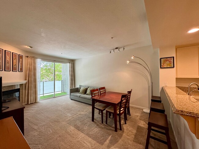 Building Photo - Enjoy the Best of Pasadena from This Beautifully Maintained Condo