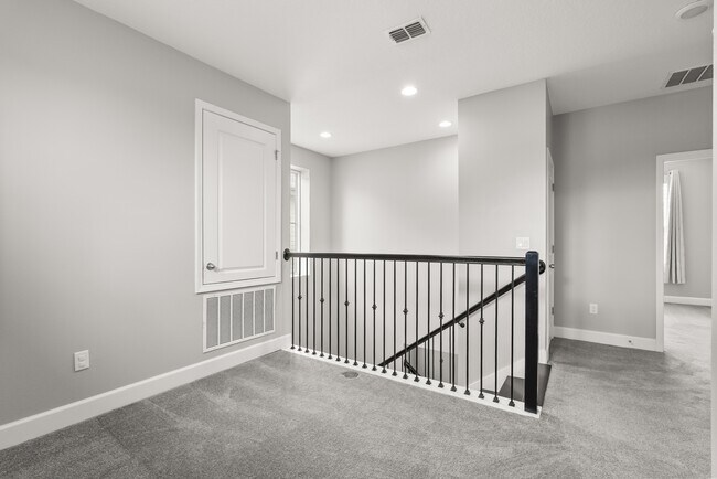 Building Photo - 6875 Arnoldson St