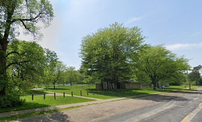 Building Photo - Charming 3BR House in Toledo
