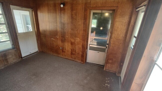 Building Photo - 3266 Ravenwood Ave