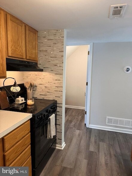 Building Photo - 415 Strathaven Ct