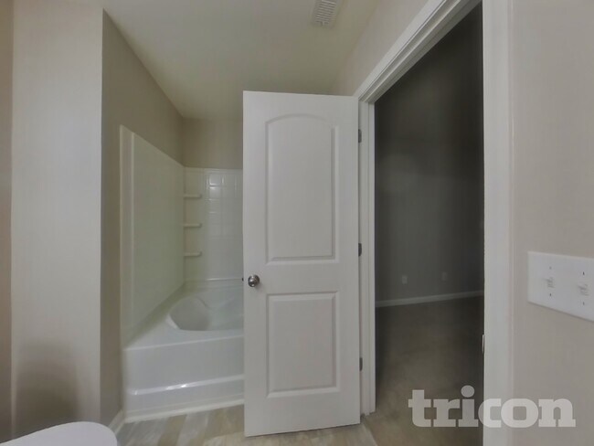 Building Photo - 178 Hidden Lakes Rd