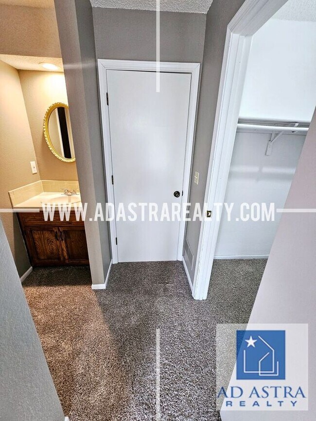 Building Photo - Nice 3 bed 1.5 bath townhouse in Olathe-Coming SOON!!