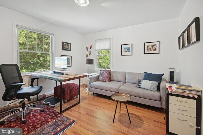 Building Photo - 4208 Maple Terrace