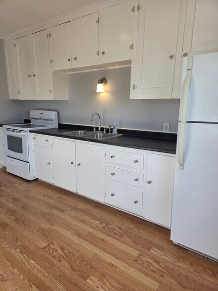 Building Photo - 44 Allen St