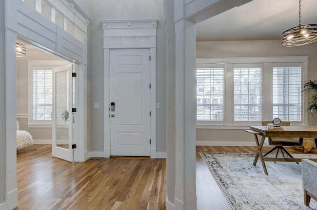 Building Photo - Beautiful home perfect for entertaining