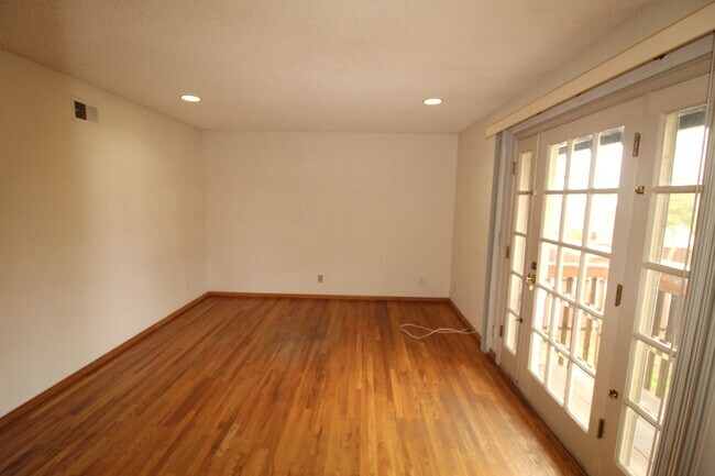 Building Photo - Spacious Corner Lot Home in Desirable Vent...