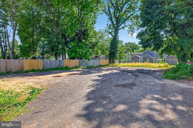 Building Photo - 40 S Governors Ave
