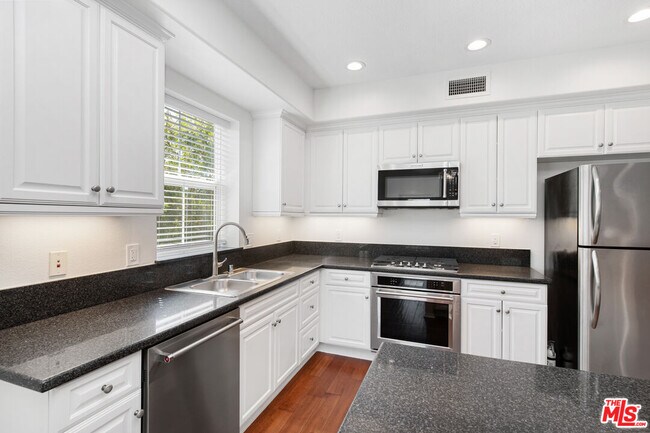 Building Photo - 13080 Pacific Promenade