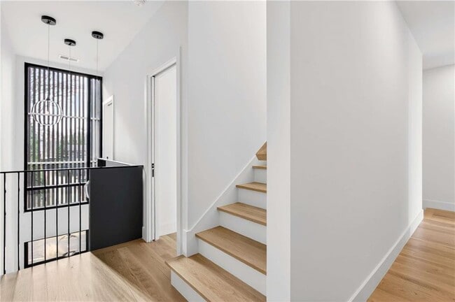 Building Photo - 816 Berne St SE