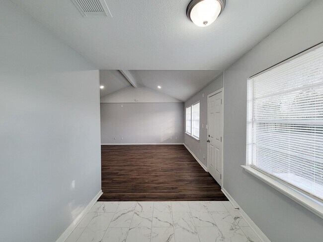 Building Photo - 2024 Stones throw Dr