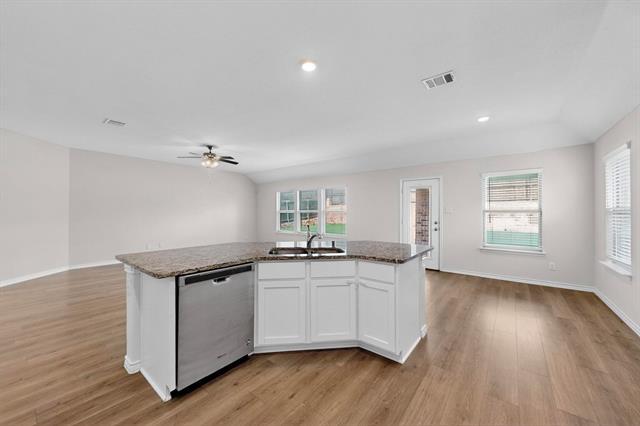 Building Photo - 222 Red Oak Dr