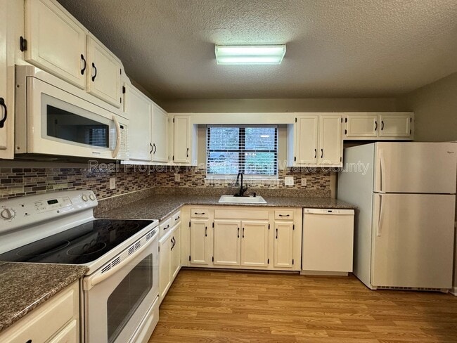 Building Photo - 5754 Pool Side Dr