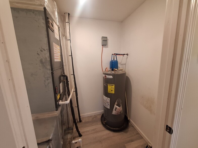 Utility - 547 Ronceverte Ave