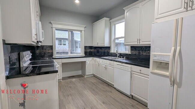 Building Photo - 4520 S Thompson Ave