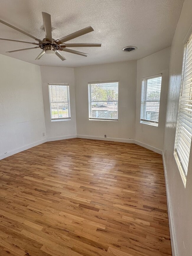 Building Photo - Charming 2-Bed, 1-Bath Duplex Near MSU and Downtown