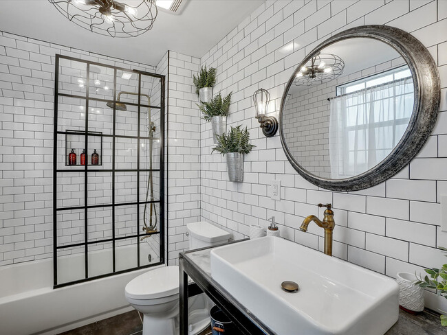 Building Photo - 1400 Shadow Brook Trail