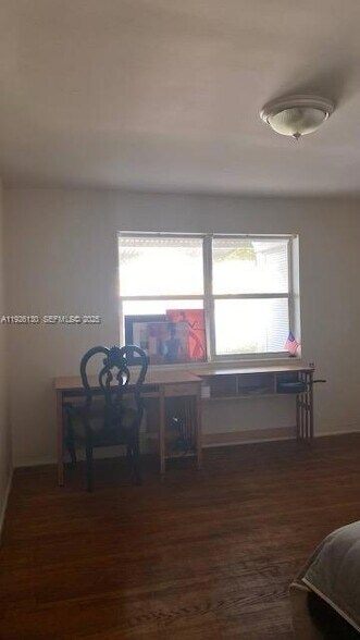 Building Photo - 1843 Wiley St