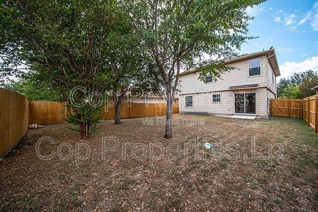 Building Photo - 518 Reba