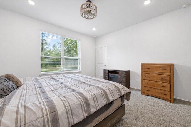 Building Photo - 804 Pearl River