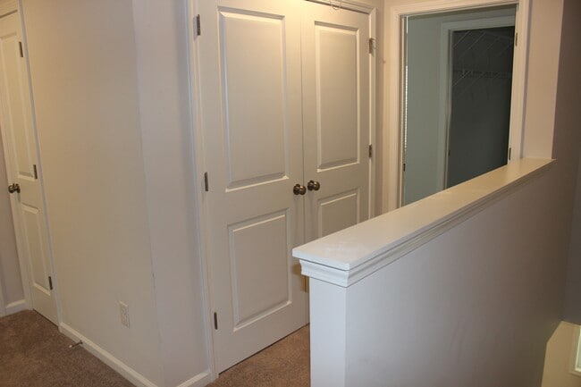 Building Photo - 15 Apricot Ln