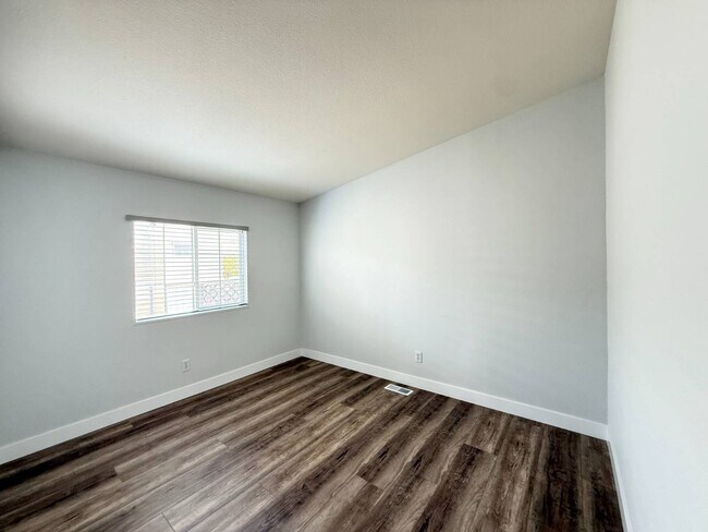 Building Photo - 4 Magnolia Via