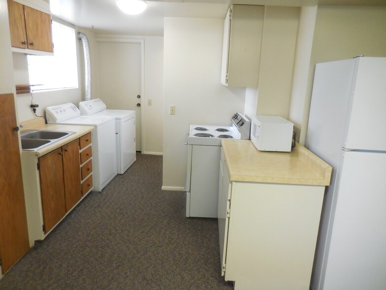 Building Photo - 977 E 5600 S