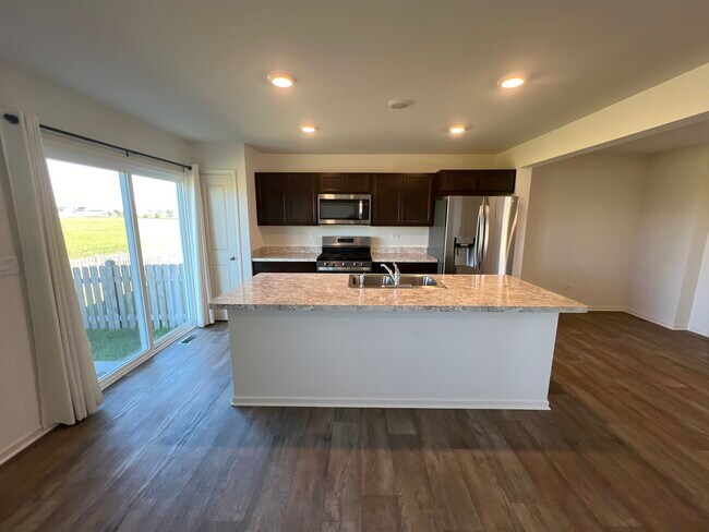 Building Photo - 7615 Violet Ln