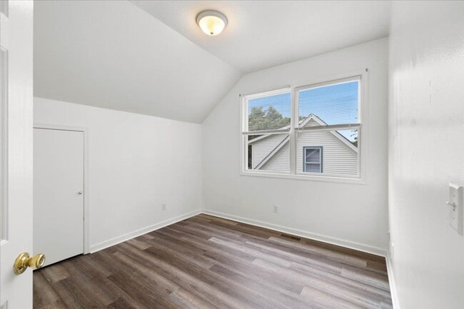 Building Photo - 50% Off First Month! Spacious 3BR Townhome...