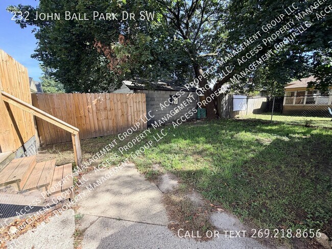 Building Photo - 232 John Ball Park Dr SW
