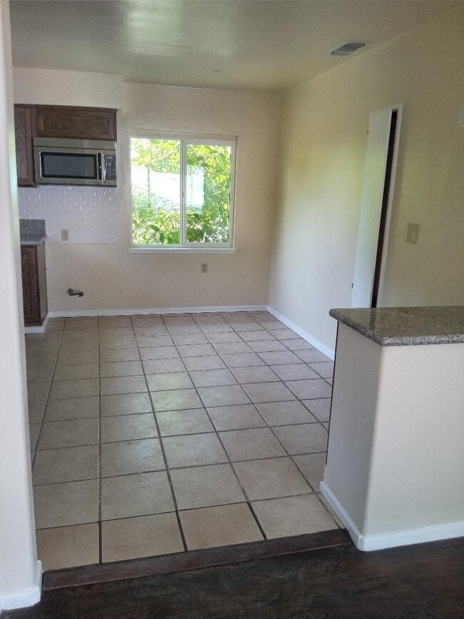 Building Photo - 822 E Sacramento St