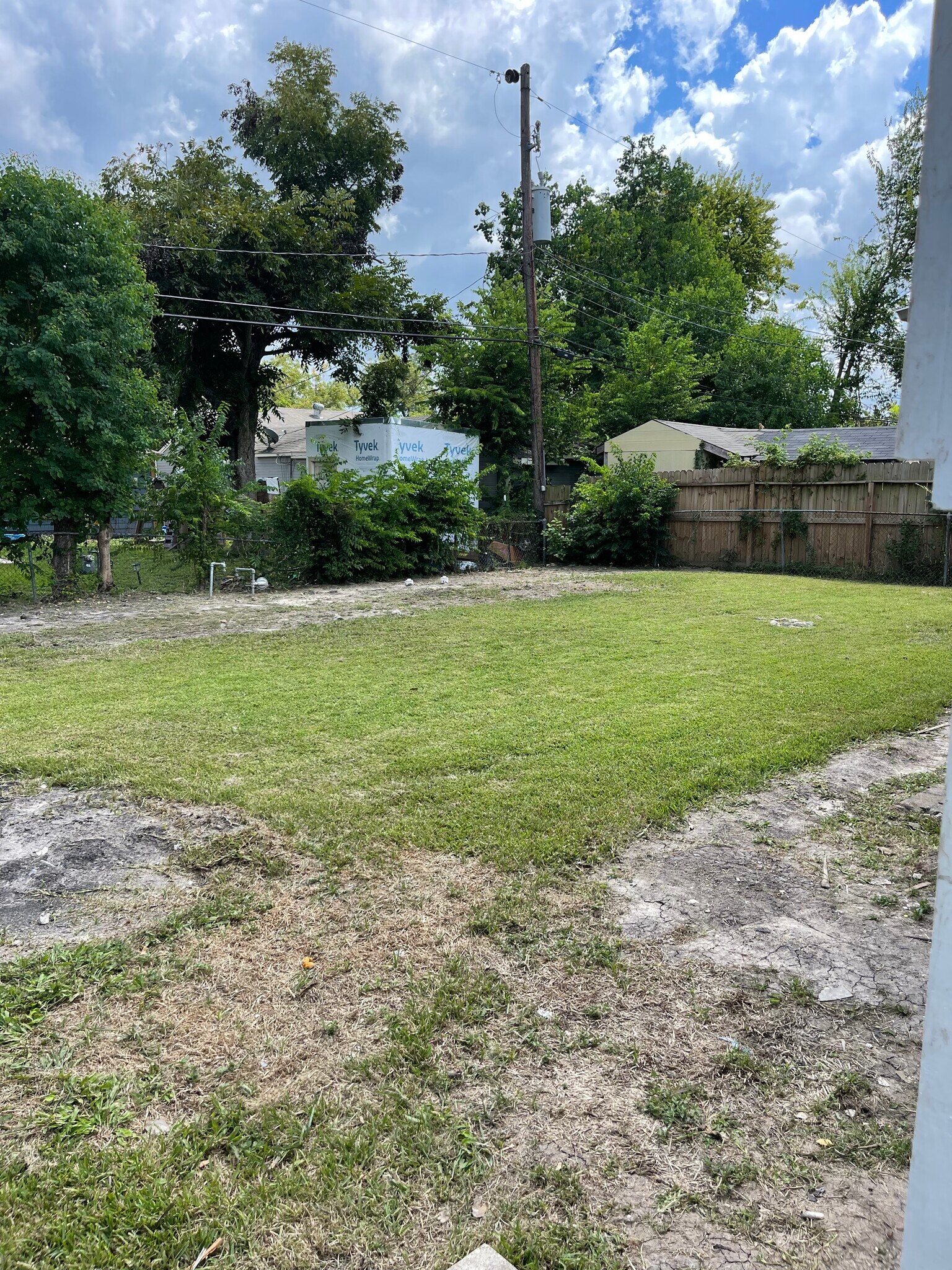 Building Photo - 9505 Sierra Dr
