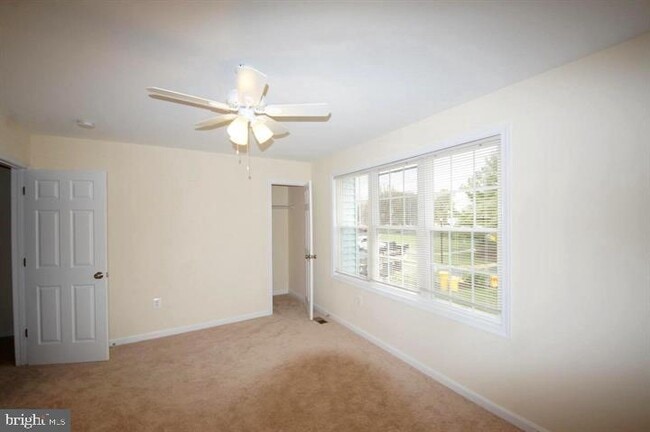 Building Photo - 1656 Woodtree Ct E