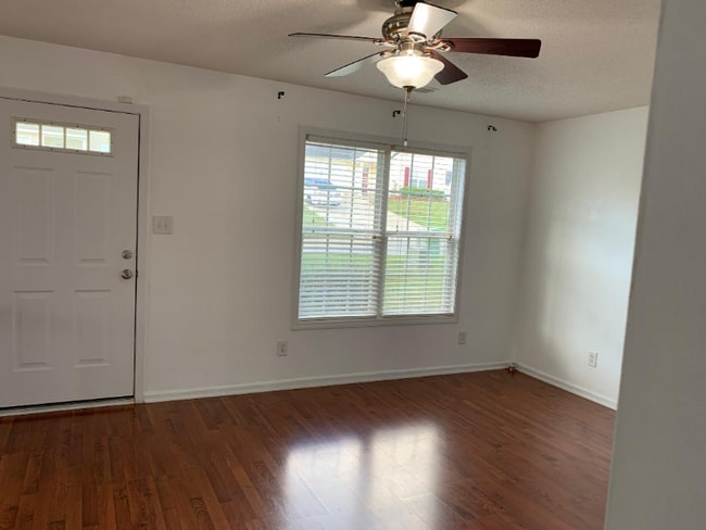Building Photo - 6927 Moss Creek Way