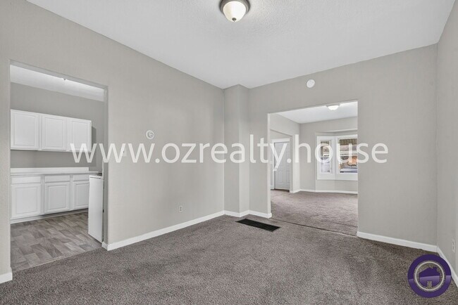 Building Photo - 640 Nesslewood Ave